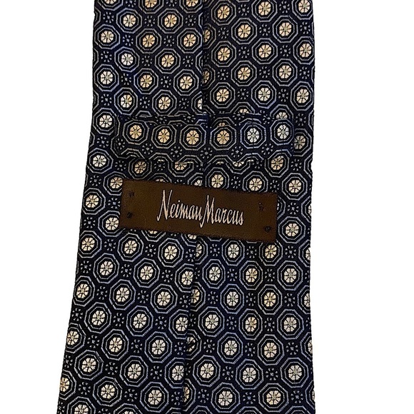 NEIMAN Marcus Blue Print Silk Tie - Picture 2 of 5